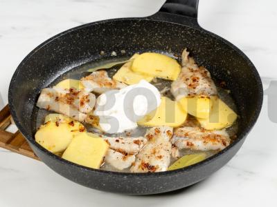 Troškintas menkė su bulvėmis Žingsnis 5