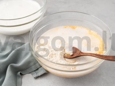 Braškinių ir slyvų tortas Žingsnis 3