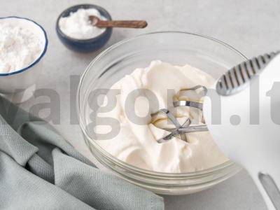 Braškinių ir slyvų tortas Žingsnis 5