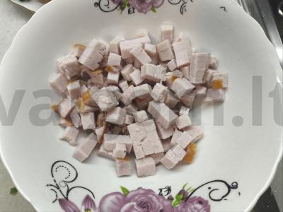 Salotas su karbonaidu, morkomis ir kukurūzais Žingsnis 1