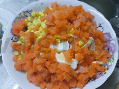 Salotas su karbonaidu, morkomis ir kukurūzais Žingsnis 3