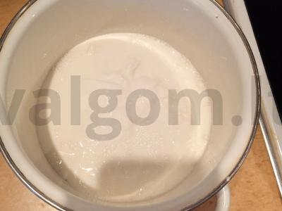 Blynai su raugintu pienu ir obuoliais Žingsnis 1