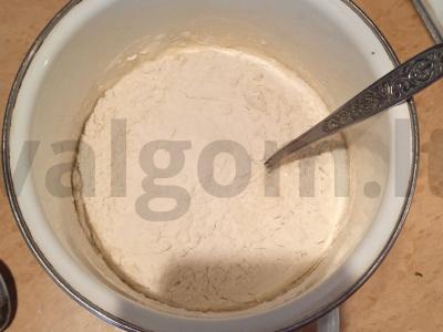 Blynai su raugintu pienu ir obuoliais Žingsnis 4