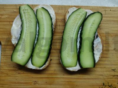 Sumuštiniai su saliami ir agurku Žingsnis 3