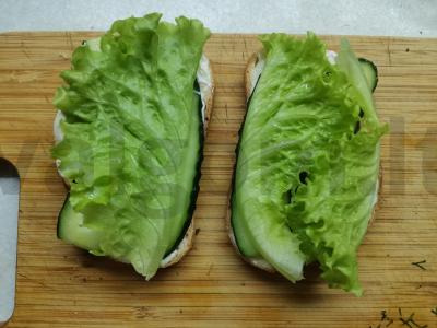 Sumuštiniai su saliami ir agurku Žingsnis 4