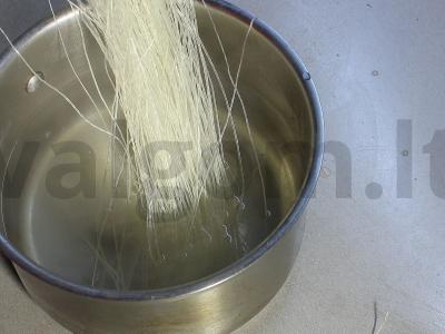 Azijietiška salotų su jūros gėrybėmis ir funčozomis Žingsnis 3