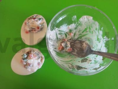 Įdarytas kiaušinis su sūrio ir raudonos ikros įdaru Žingsnis 6