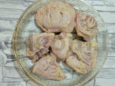 Aštrūs vištienos šlaunelės garstyčių-jogurto marinate Žingsnis 3