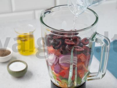 Šaltas pomidorų sriuba su vyšniomis Žingsnis 4