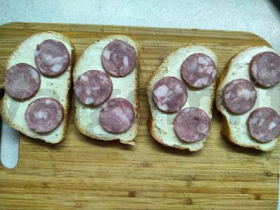 Karšti sumuštiniai su Krakovo dešra Žingsnis 1