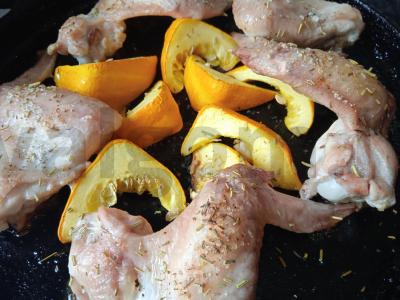 Vištienos sparneliai, kepti su patisonu ir rozmarinu Žingsnis 4