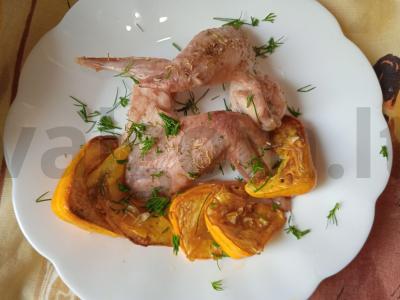 Vištienos sparneliai, kepti su patisonu ir rozmarinu pagrindine nuotrauka