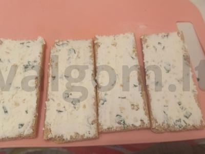 Užkandis su raudonąja žuvimi ant krekerių Žingsnis 3