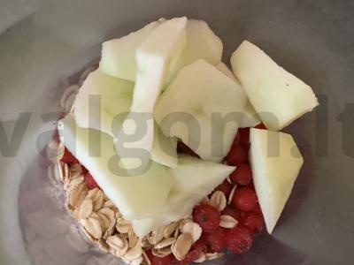 Gėrimas iš raudonųjų serbentų, cukraus, obuolių ir avižinių dribsnių Žingsnis 2