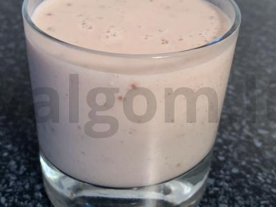 Gėrimas iš raudonųjų serbentų, cukraus, obuolių ir avižinių dribsnių pagrindine nuotrauka