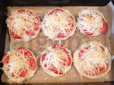 Kepti cukinijos su pomidorais ir sūriu Žingsnis 5