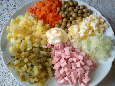 Žieminis salotas, jis taip pat vadinamas olivje Žingsnis 4