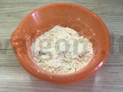 Rageliai su riešutais ir cukraus pudra Žingsnis 1