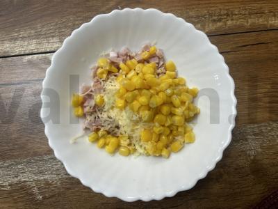 Trikampiai iš lavašo su dešros, sūrio ir kukurūzų įdaru Žingsnis 4