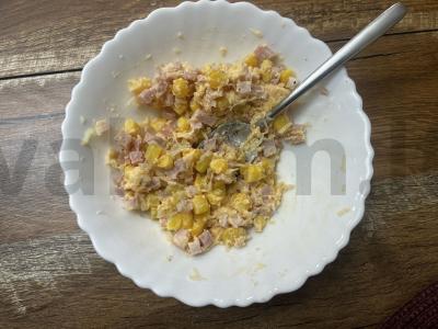 Trikampiai iš lavašo su dešros, sūrio ir kukurūzų įdaru Žingsnis 7