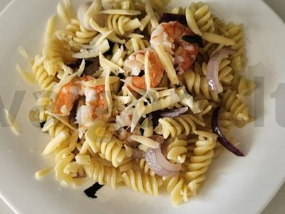 Makaronai su krevetėmis ir špinatais pagrindine nuotrauka