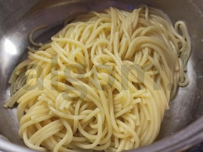 Sūrio-grietinėlės spageti Žingsnis 1