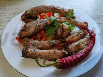 Kiaulienos šonkauliai su aromatiniais žolelėmis pagrindine nuotrauka