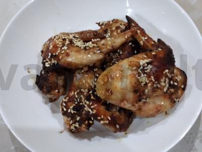 Aštrūs sparneliai su terijaki padažu ir malta imbieru pagrindine nuotrauka