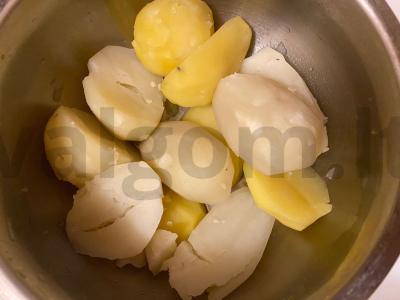 Bulvės su medžiotojų dešrelėmis „Poilsio metu“ Žingsnis 1