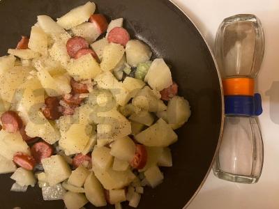 Bulvės su medžiotojų dešrelėmis „Poilsio metu“ Žingsnis 5