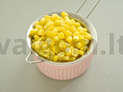 Salotas su pomidorais ir kukurūzais Žingsnis 2