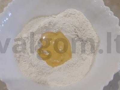 Skaniausia vegetariška galeta su vaisiais ir uogomis Žingsnis 2