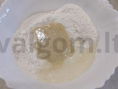 Skaniausia vegetariška galeta su vaisiais ir uogomis Žingsnis 3