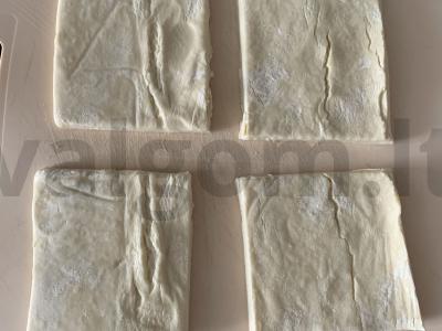 Sluoksniuota tešla su varške ir žolelėmis Žingsnis 4