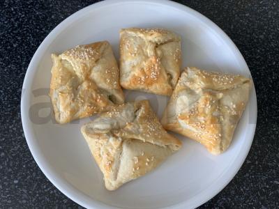 Sluoksniuota tešla su varške ir žolelėmis Žingsnis 8