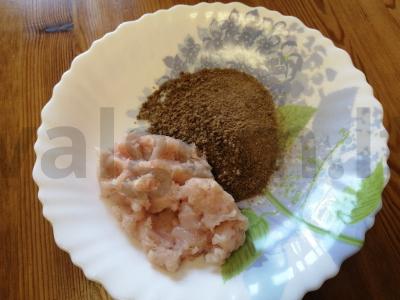 Vištienos meatballs su rugių sėlenomis Žingsnis 3