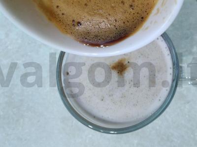 Raf-kava su halva, pagaminta iš espreso Žingsnis 3