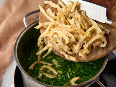 Žaliasis sriuba su omletu ir špinatais Žingsnis 7