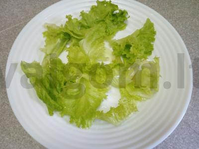 Salotas su aštuonkojais, vyšniniais pomidorais ir goji uogomis Žingsnis 1