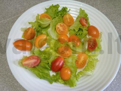 Salotas su aštuonkojais, vyšniniais pomidorais ir goji uogomis Žingsnis 2