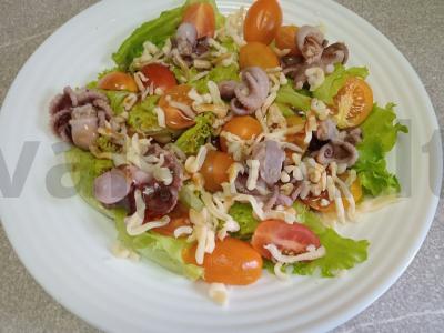 Salotas su aštuonkojais, vyšniniais pomidorais ir goji uogomis Žingsnis 7