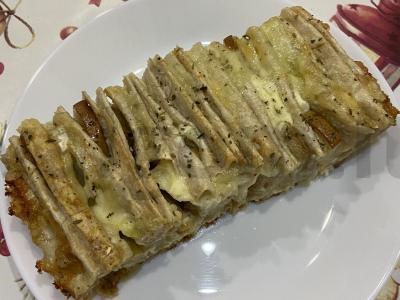 Tortas iš lavašo su brie sūriu ir kriaušėmis kiaušinių-grietinėlės padaže pagrindine nuotrauka