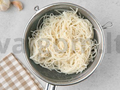 Ryžių makaronai su kiauliena Žingsnis 1