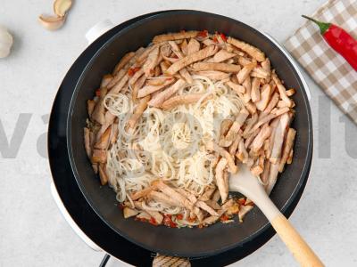 Ryžių makaronai su kiauliena Žingsnis 4