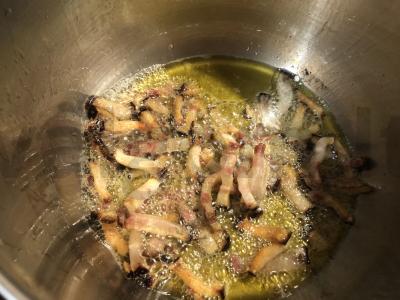 Sultinys su rūkytomis šoninėmis, dešromis ir kaparėliais Žingsnis 6