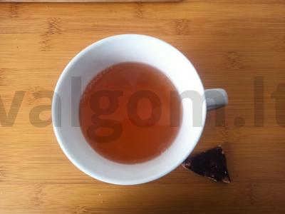 Išdžiovintų obuolių gėrimas su greipfrutu ir šipiniais pagrindine nuotrauka