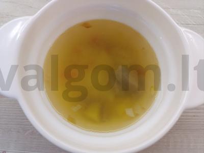 Žirnių sriuba su kalakutiena pietums pagrindine nuotrauka