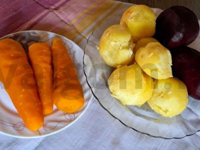 Silkė po kailiu iš kiaušinių ir daržovių Žingsnis 1