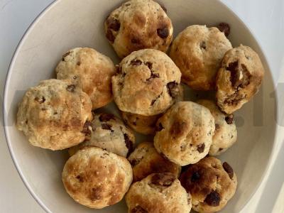 Jogurtiniai sausainiai su šokoladu pagrindine nuotrauka