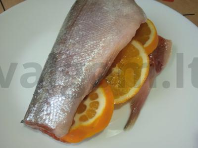 Sūdyta upėtakis su apelsinu Žingsnis 4